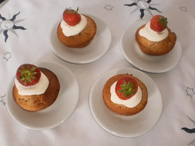 Rezept: Erdbeermuffins mit Sahne Bild Nr. 3 Erdbeermuffins mit Sahne - Rezept - Bild Nr. 3