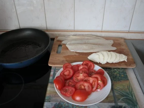 Rezept: Zander-Tomaten-Gratin an Butter-Zwiebel-Soße und Reis Bild Nr. 3 Zander-Tomaten-Gratin an Butter-Zwiebel-Soße und Reis - Rezept - Bild Nr. 3