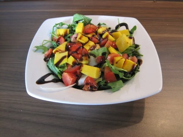 Rezept: Salat mit Hähnchenbrust süß-scharf und Mango Bild Nr. 7 Salat mit Hähnchenbrust süß-scharf und Mango - Rezept - Bild Nr. 7