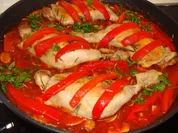 Hähnchenkeule mit Paprikastreifen - Rezept