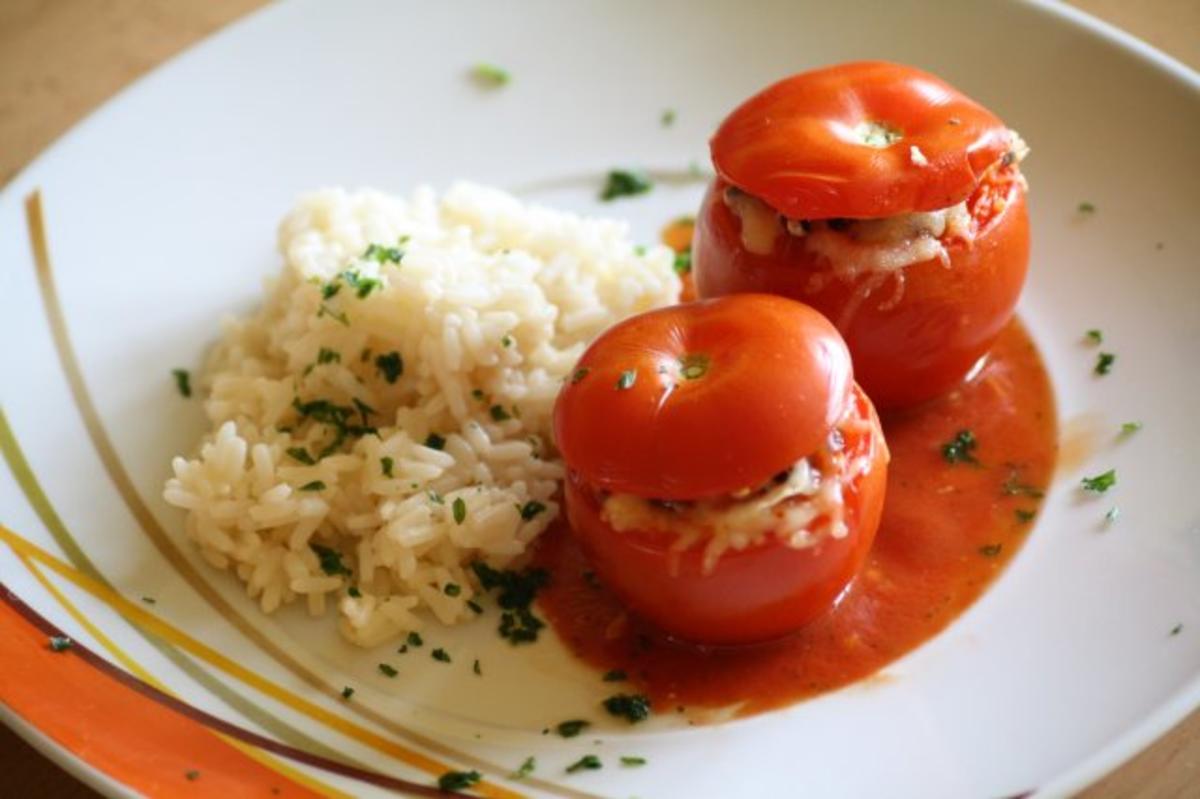 Bilder für gefüllte Tomaten mit Rahmsoße - Rezept