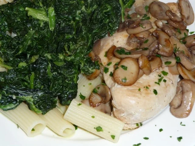 Rezept: Hähnchenbrust mit Champis und Spinat Hähnchenbrust mit Champis und Spinat - Rezept