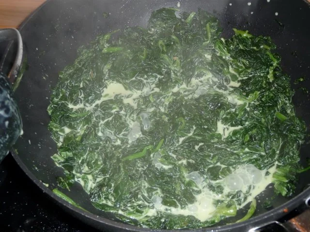 Rezept: Hähnchenbrust mit Champis und Spinat Bild Nr. 2 Hähnchenbrust mit Champis und Spinat - Rezept - Bild Nr. 2