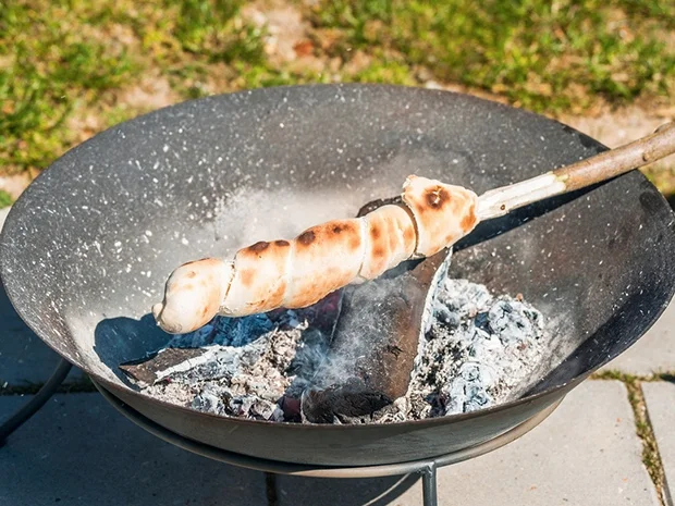 Rezept: süßes Stockbrot - der ideale Nachtisch für einen Grillabend mit Feuerkorb oder Lagerfeuer! Bild Nr. 2 süßes Stockbrot - der ideale Nachtisch für einen Grillabend mit Feuerkorb oder Lagerfeuer! - Rezept - Bild Nr. 2