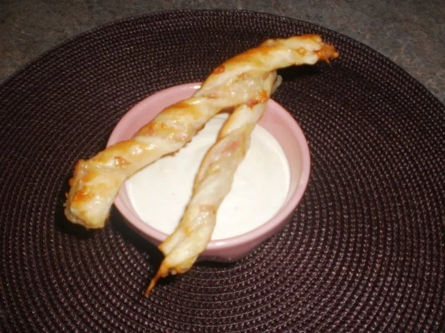 Rezept: Schinken-Käse Stangerl Bild Nr. 2 Schinken-Käse Stangerl - Rezept - Bild Nr. 2