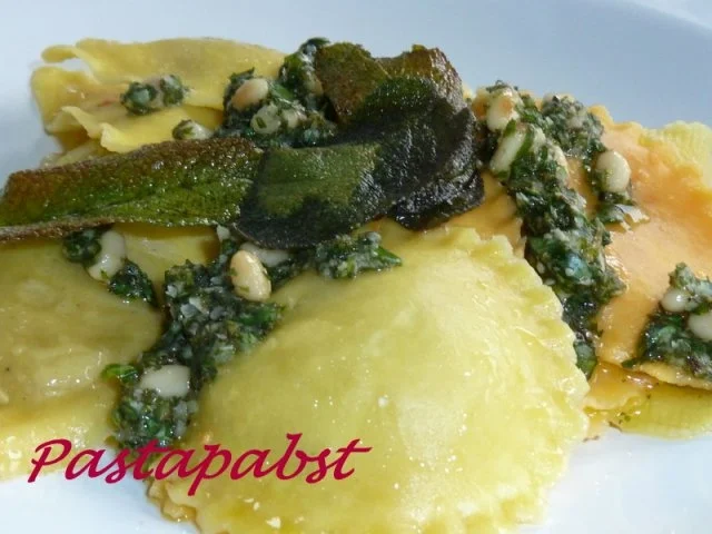 Dreierlei Ravioli mit Kräuterpesto - Rezept