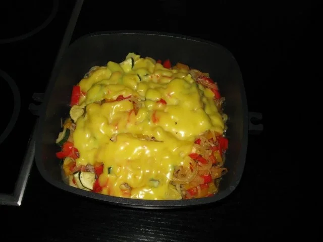 Rinderhackfleisch mit mediterranen Gemüse und Käse überbacken - Rezept - Bild Nr. 2