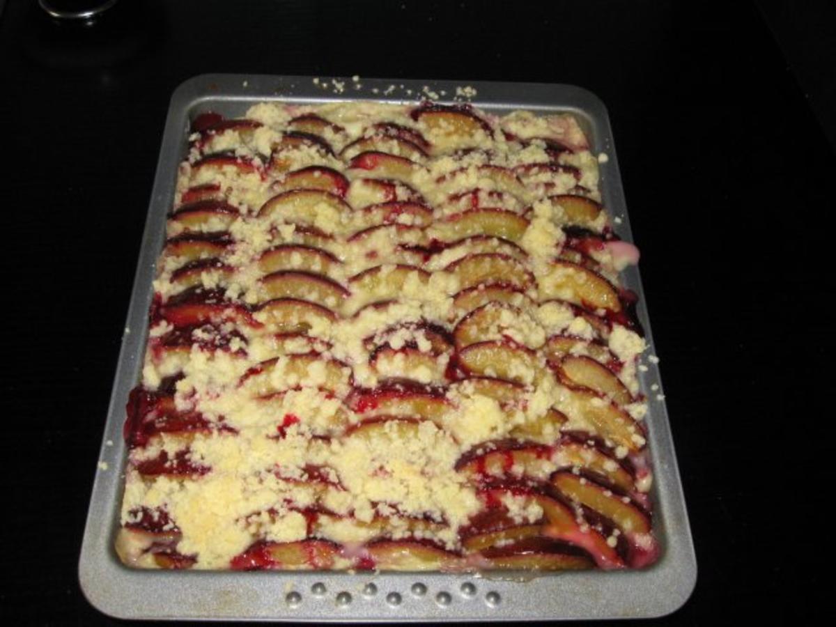 Pflaumenkuchen mit Vanillepudding und Streusel (1/2 Backblech) - Rezept - Bild Nr. 2
