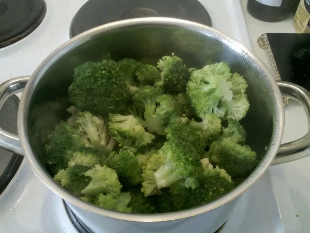 Rezept: Quiche: Knusprige Brokkoli-Quiche Bild Nr. 2 Quiche: Knusprige Brokkoli-Quiche - Rezept - Bild Nr. 2