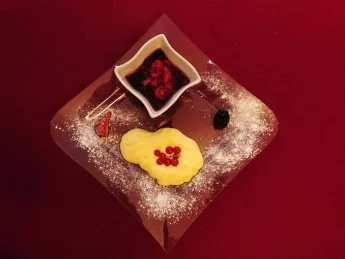 Beerengrütze mit Mango-Joghurt-Schaum (Lisa Fitz) - Rezept