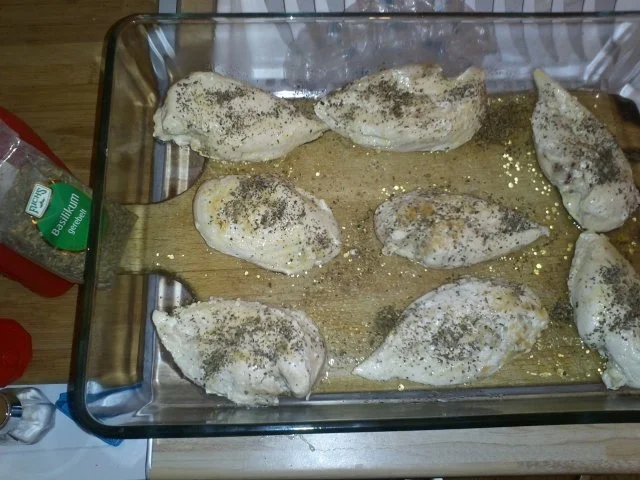 Rezept: Hähnchenfilets im Ofen mit Tomaten, Mozzarella und Basilikum Bild Nr. 2 Hähnchenfilets im Ofen mit Tomaten, Mozzarella und Basilikum - Rezept - Bild Nr. 2