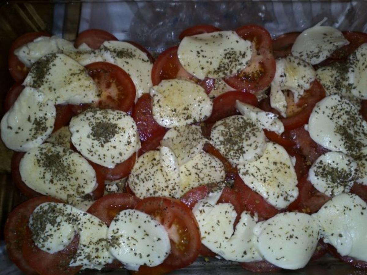 Hähnchenfilets im Ofen mit Tomaten, Mozzarella und Basilikum - Rezept - Bild Nr. 3