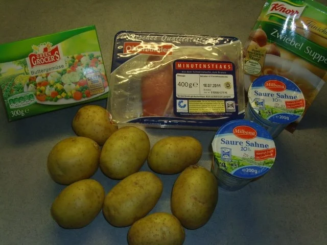 Rezept: Minutensteaks in saurer Zwiebelsahnesosse Buttergemüse und Salzkartoffeln Bild Nr. 2 Minutensteaks in saurer Zwiebelsahnesosse Buttergemüse und Salzkartoffeln - Rezept - Bild Nr. 2