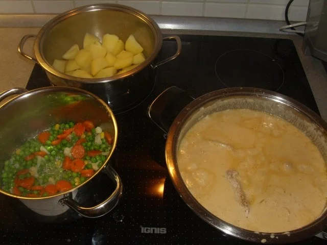 Rezept: Minutensteaks in saurer Zwiebelsahnesosse Buttergemüse und Salzkartoffeln Bild Nr. 6 Minutensteaks in saurer Zwiebelsahnesosse Buttergemüse und Salzkartoffeln - Rezept - Bild Nr. 6