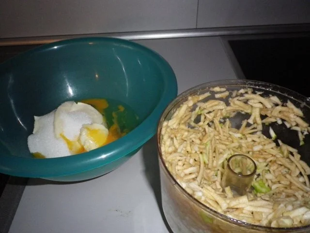 Rezept: Zucchini - Apfel - Kuchen mit Mascarponecereme Bild Nr. 3 Zucchini - Apfel - Kuchen mit Mascarponecereme - Rezept - Bild Nr. 3