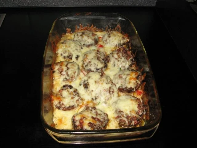 Rezept: gefüllte Champignos auf Parika-Zucchinigemüse mit Mozzarella überbacken Bild Nr. 2 gefüllte Champignos auf Parika-Zucchinigemüse mit Mozzarella überbacken - Rezept - Bild Nr. 2