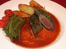 Lammlachse mit Kräuterkruste, grünen Bohnen und Rosmarinkartoffeln - Rezept