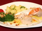 Filet vom Tegernseesaibling mit Brokkoli und Pariser Kartoffeln - Rezept