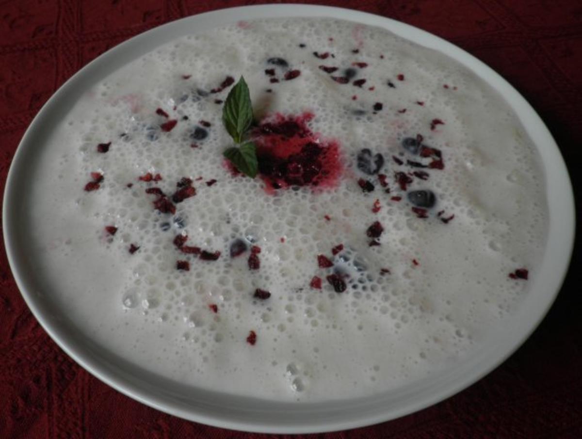 Kaltes Sauerkirsch - Kefir - Süppchen - Rezept