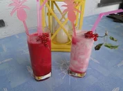 Johannesbeersmoothi und Buttermilchsmoothi, ich denke mir einfach die Sonne, hatte Japp - Rezept