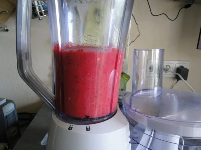 Johannesbeersmoothi und Buttermilchsmoothi, ich denke mir einfach die Sonne, hatte Japp - Rezept - Bild Nr. 3