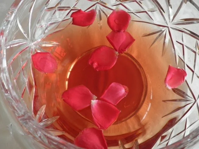 Rezept: Rosenbowle Bild Nr. 3 Rosenbowle - Rezept - Bild Nr. 3