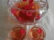 Rezept: Rosenbowle Rosenbowle - Rezept