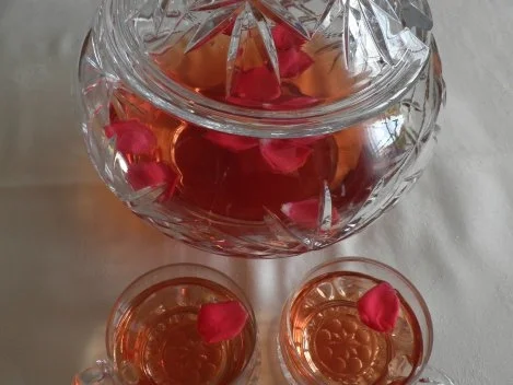 Rezept: Rosenbowle Bild Nr. 4 Rosenbowle - Rezept - Bild Nr. 4