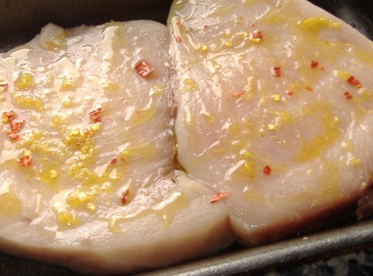 Schwertfisch mit Kapern-Pinien-Tomaten-Sauce - Rezept - Bild Nr. 2
