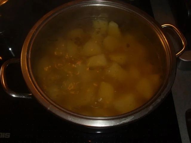 Scharfe weisse Bohnen mit Bratwurst und Kartoffelpürre - Rezept - Bild Nr. 3