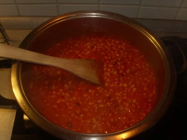 Scharfe weisse Bohnen mit Bratwurst und Kartoffelpürre - Rezept - Bild Nr. 5