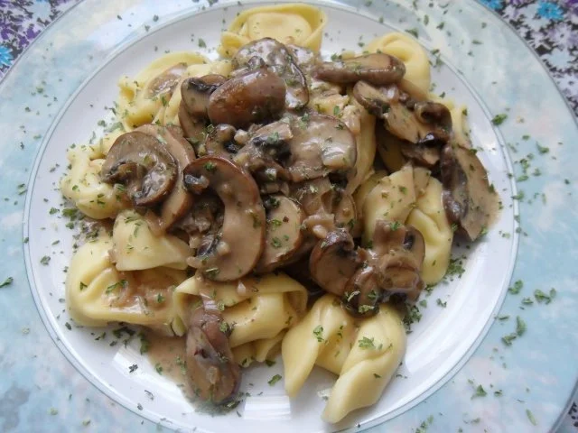 Rezept: Tortellini con funghi Bild Nr. 3 Tortellini con funghi - Rezept - Bild Nr. 3