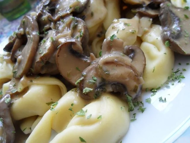 Rezept: Tortellini con funghi Bild Nr. 2 Tortellini con funghi - Rezept - Bild Nr. 2