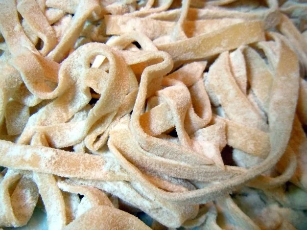 Seelachs mit knuspriger Haube an Fenchel-Tagilatelle - Rezept - Bild Nr. 6