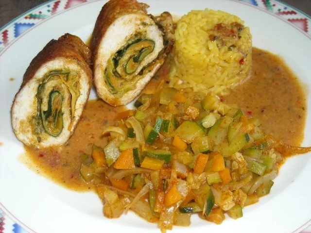 Puten - Involtini mit Gemüse und Kurkumareis - Rezept