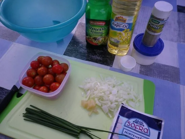 Rezept: Kirschtomaten mit Hirtenkäse Bild Nr. 2 Kirschtomaten mit Hirtenkäse - Rezept - Bild Nr. 2