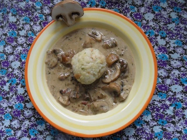 Rezept: Bayerisches Schwammerlgemüse mit Semmelknödeln Bild Nr. 8 Bayerisches Schwammerlgemüse mit Semmelknödeln - Rezept - Bild Nr. 8