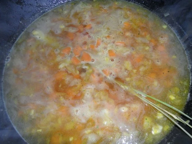 Cremige Möhrensuppe mit asiatischem Flair; dazu Croûtons - Rezept - Bild Nr. 10