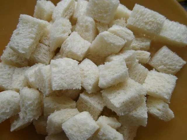 Cremige Möhrensuppe mit asiatischem Flair; dazu Croûtons - Rezept - Bild Nr. 13