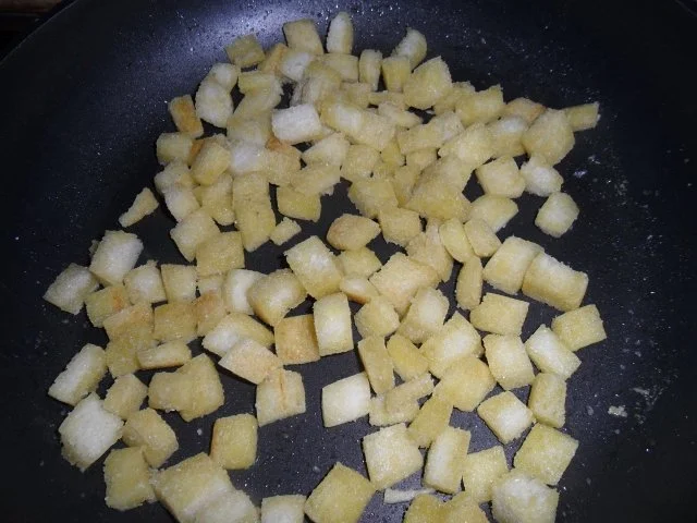 Cremige Möhrensuppe mit asiatischem Flair; dazu Croûtons - Rezept - Bild Nr. 15