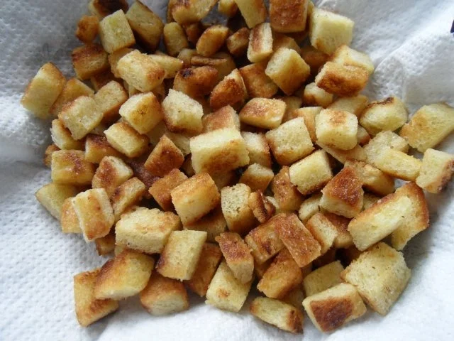 Cremige Möhrensuppe mit asiatischem Flair; dazu Croûtons - Rezept - Bild Nr. 16