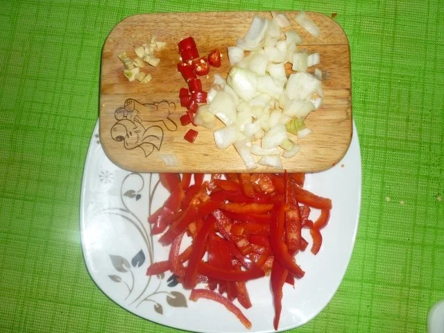 Pfeffersteak in Rotweinsoße an Rösti und scharfem rotem Paprikagemüse - Rezept - Bild Nr. 4