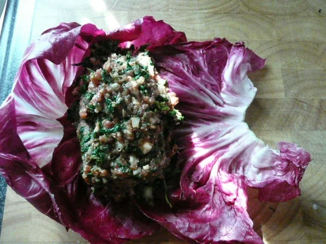 FLEISCH : Radicchiorouladen mit Hackfleisch-Spinat-Füllung - Rezept - Bild Nr. 4