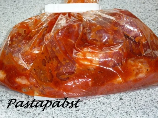 Rezept: Mariniertes Nackensteak mit Zwiebelsalat Bild Nr. 2 Mariniertes Nackensteak mit Zwiebelsalat - Rezept - Bild Nr. 2