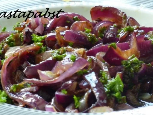 Rezept: Mariniertes Nackensteak mit Zwiebelsalat Bild Nr. 4 Mariniertes Nackensteak mit Zwiebelsalat - Rezept - Bild Nr. 4