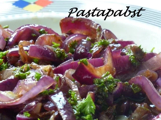 Rezept: Mariniertes Nackensteak mit Zwiebelsalat Bild Nr. 5 Mariniertes Nackensteak mit Zwiebelsalat - Rezept - Bild Nr. 5