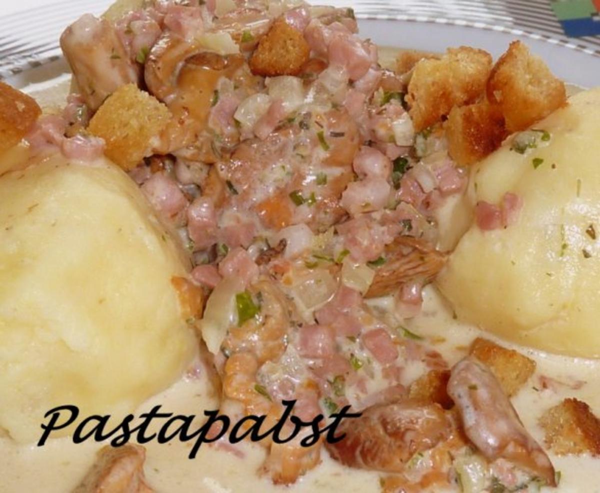 Pfifferlingsragout mit Kartoffelklößen - Rezept - kochbar.de