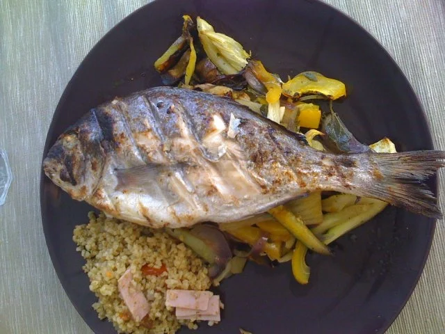 Marinierte Meerbrasse vom Grill auf Gemüse - Rezept