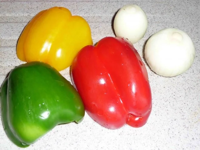 Rezept: Bunte Champignonpfanne mit Ei Bild Nr. 7 Bunte Champignonpfanne mit Ei - Rezept - Bild Nr. 7