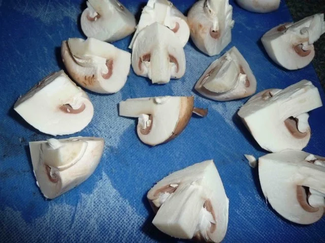 Rezept: Bunte Champignonpfanne mit Ei Bild Nr. 3 Bunte Champignonpfanne mit Ei - Rezept - Bild Nr. 3